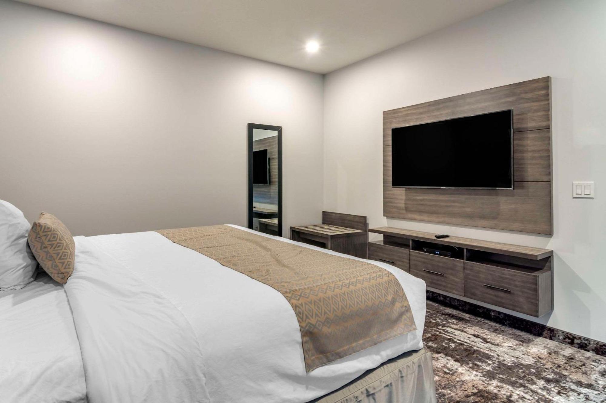 The Hue Hotel, Ascend Hotel Collection แคมลูปส์ ภายนอก รูปภาพ