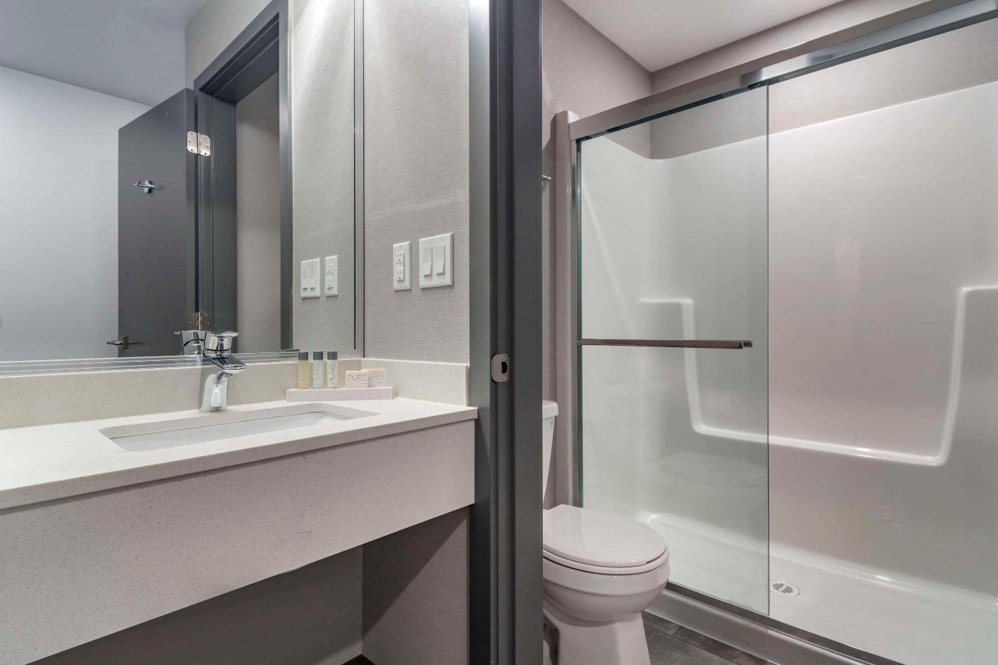 The Hue Hotel, Ascend Hotel Collection แคมลูปส์ ภายนอก รูปภาพ