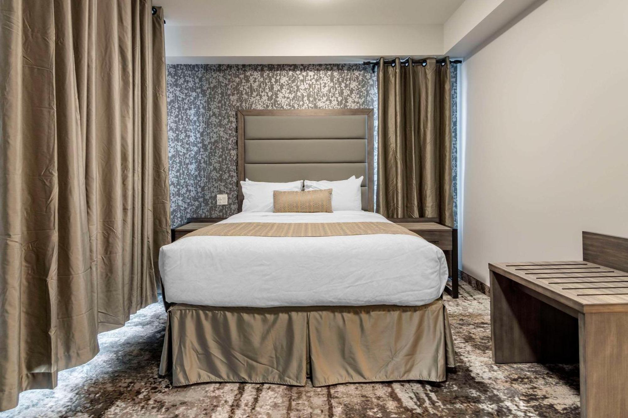 The Hue Hotel, Ascend Hotel Collection แคมลูปส์ ภายนอก รูปภาพ
